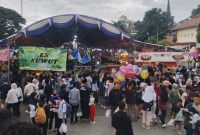 Ratusan warga war takjil di halaman masjid Ats-Tsauroh Kota Serang, Doc: (Mazid/Totalbanten)