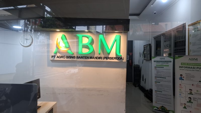 Keaksaan tinggi (Kejati) Banten Geledah Dua Ruangan PT Argo Bisnis Mandiri (Perseroda) Serang, Dok : (Dir/Totalbanten.com)