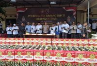 Polresta Serang kota Bersam Pemerintah Daerah Musnahkan Miras Jenin merek Singaraja Dan lainya, Dok (Dir/Totalbanten.com