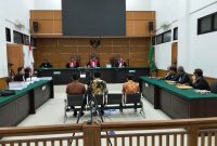 Suasana persidangan kasus dugaan korupsi kredit fiktif program KUR Bank BTN Cabang Bumi Serpong Damai di Pengadilan Tipikor Serang, Doc : (Ist/Totalbanten.com)
