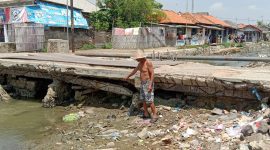 Jembatan Kali Peng Penghubung Dua Desa di kecamayan Tirtayasa, Rusak parah (Doc)