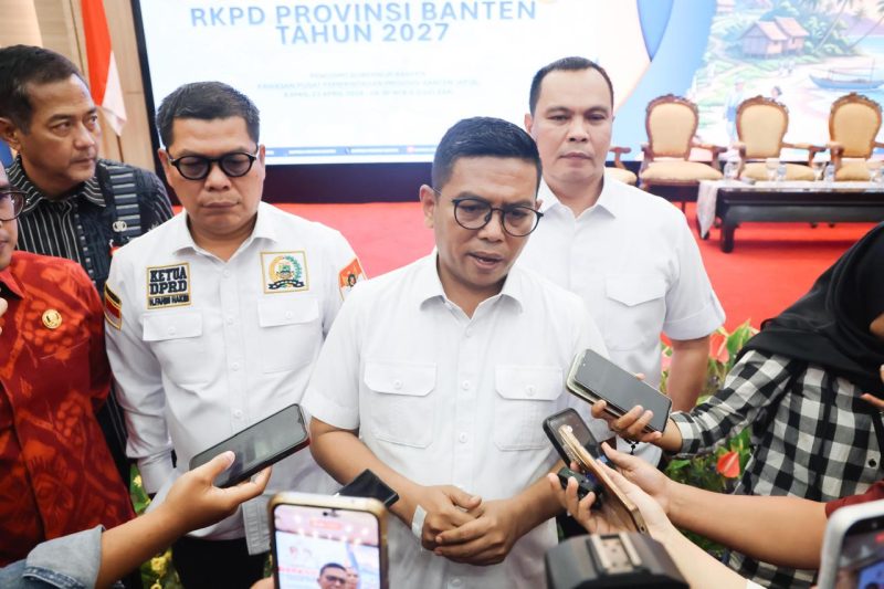 Gubernur Banten, Andra Soni, saat memberikan keterangan kepada pers, Dok: (Totalbanten.com)