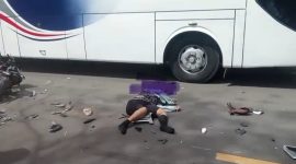 Koban Diserempet mobil Hingga Tewas Terkabar di Pinggir Bus, Jalan Armada, dekat pintu Tol Serang Timur, Kota Serang, Rabu (8/4) Doc (Dir/Totalbanten.com)