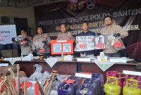 Polda Banten Bersama Jajaran Kapolres Menunjukan Barang Bukti dalam Press Conference tindak Pidana Tambang Ilegal dan BBM hingga LPG Bersubsidi. Dok (Dir/Totalbanten.com)