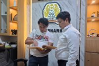Kanit Satresnarkoba membahas kasus peredaran Narkoba Jenis Tembakau Sintetis, Dok (Dir/Totalbanten.com)