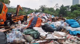 Bau Menyengat dan Keluhan Gatal, Warga Kunciran Soroti Lapak Sampah Yang Menumpuk