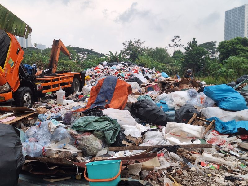 Bau Menyengat dan Keluhan Gatal, Warga Kunciran Soroti Lapak Sampah Yang Menumpuk