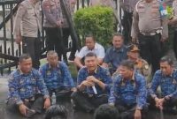 Sekda Banten Temul Aksi Mahasiswa Hardiknas di Tengah Guyuran Hujan, (Dok)