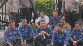Sekda Banten Temul Aksi Mahasiswa Hardiknas di Tengah Guyuran Hujan, (Dok)