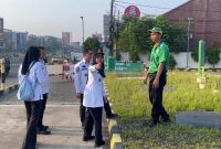 Dinas Perhubungan Tangerang Selatan saat meninjau penyempitan jalan di SPBU Rawa Buntu. (Dok)