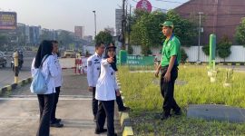 Dinas Perhubungan Tangerang Selatan saat meninjau penyempitan jalan di SPBU Rawa Buntu. (Dok)