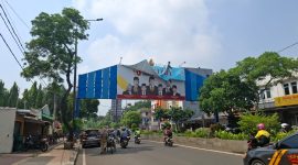 Kontruksi Reklame Bando di Kota Serang Masih Berdiri Meksi dilarang Pemerintah Pusat. (Dok. Total Banten)