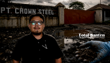 Pengkampanye Perkotaan Berkeadilan dan Kebijakan Tata Ruang Eknas Walhi Wahyu Eka Setyawan mengkritik penerapan DPA dalam kasus pencemaran lingkungan PT Crown Steel. (Dok)
