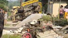 Truk Menabrak Warung Milik Warga Desa Banjarwangi Kecamatan Pulosari dok; (Guntur). 