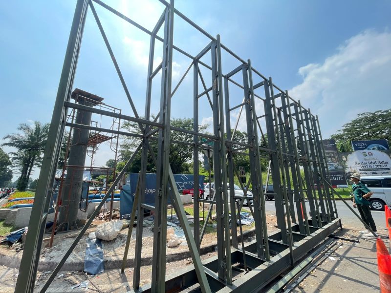 Reklame Permanen di Jalan Letnan Sutopo Tangerang Selatan. (Dok)