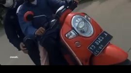 Dua Pelaku Curanmor saat membawa kabur motor curian. (Dok)