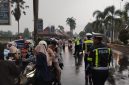 Petugas saat Melakukan Razia di Alun-alun Pandeglang. (Foto : Guntur/TotalBanten)
