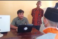 SH (40) sedang menjalani pemeriksaan atas kasus dugaan pencabulan di Polres Pandeglang. (Dok)