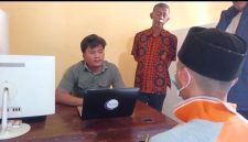 SH (40) sedang menjalani pemeriksaan atas kasus dugaan pencabulan di Polres Pandeglang. (Dok)