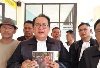 Kuasa Hukum Erwanto saat Memberikan Keterangan Pers di PN Pandeglang. (Guntur/Total Banten)