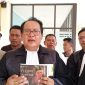 Kuasa Hukum Erwanto saat Memberikan Keterangan Pers di PN Pandeglang. (Guntur/Total Banten)