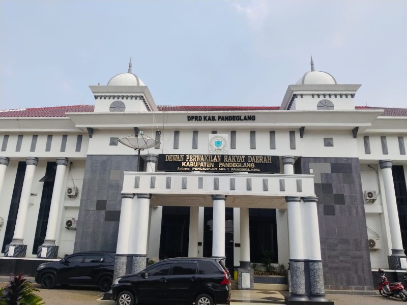 Gedung DPRD Kabupaten Pandeglang. (FOTO; Guntur/Total Banten)