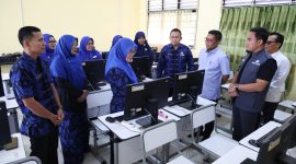 Gubernur Banten, Andra Soni saat meninjau SPMB Banten 2026 di Kota Cilegon. (Dok)