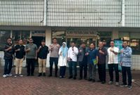 Foto Bersama di Depan Kelinik Pratama Gama Tama 2 Kawasan PT Nikomas Grmilang. Dok (Ist/Totalbanten.com).