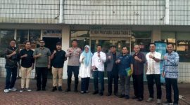 Foto Bersama di Depan Kelinik Pratama Gama Tama 2 Kawasan PT Nikomas Grmilang. Dok (Ist/Totalbanten.com).