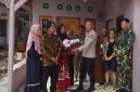 Kapolsek Pamarayan AKP Yusuf Ependi Serahkan Kunci Bedah Rumah Kartika Desa Binong, Kecamatan Pamarayan, Kabupaten Serang (dok). 