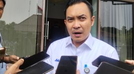 Kepala Bapenda Kabupaten Serang, Lalu Farhan Nugraha saat memberikan keterangan pers. (Foto; Engkos Kosasih/Total Banten)
