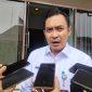 Kepala Bapenda Kabupaten Serang, Lalu Farhan Nugraha saat memberikan keterangan pers. (Foto; Engkos Kosasih/Total Banten)