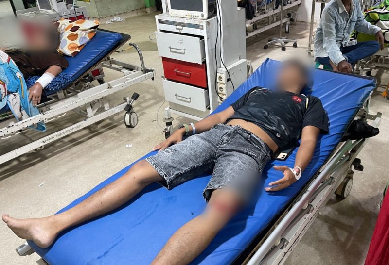 Dua anggota Polda Banten saat dirawat di RSDP Kabupaten Serang. (Dok)