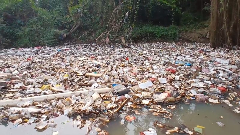Penampakan Sampah di Sungai Cibanten, Kota Serang. (Dok)