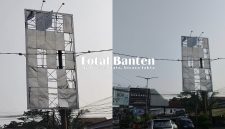 Kontruksi Reklame milik Pemprov Banten di Pasar Badak, Pandeglang. (Guntur/Total Banten)