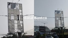 Kontruksi Reklame milik Pemprov Banten di Pasar Badak, Pandeglang. (Guntur/Total Banten)