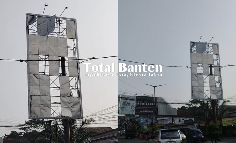 Kontruksi Reklame milik Pemprov Banten di Pasar Badak, Pandeglang. (Guntur/Total Banten)