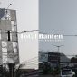 Kontruksi Reklame milik Pemprov Banten di Pasar Badak, Pandeglang. (Guntur/Total Banten)
