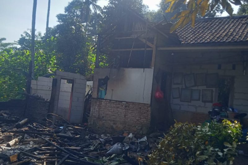 Rumah Warga Mekarjaya, Kabupaten Pandeglang yang terbakar belum mendapat penanganan dari Pemkab Pandeglang. (Dok).