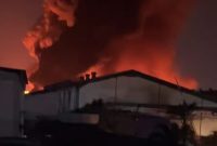 Kebakaran pabrik sandal PT Murni Karetindo Lestari, Kota Tangerang. (Dok)