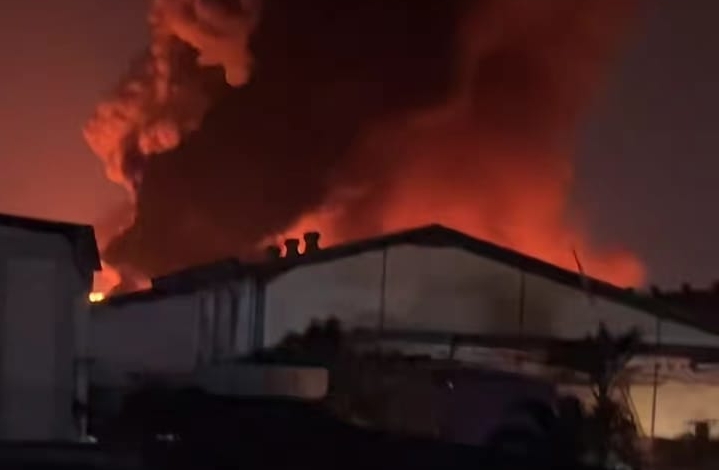 Kebakaran pabrik sandal PT Murni Karetindo Lestari, Kota Tangerang. (Dok)