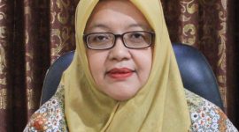 Kepala Dinas Tenaga Kerja dan Transmigrasi (Disnakertrans) Kabupaten Serang, Diana Ardhianty Utami, memberikan Keterangan Kepada Pers, Dok (Totalbanten.com)