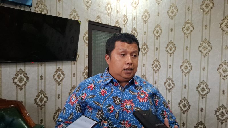 Kepala Perwakilan Ombudsman Republik Indonesia Provinsi Banten, Fadli Afriadi, memberikan keterangan kepada Pers, Selasa (7/7/2026)
