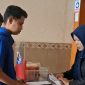 Anggota BEM Nusantara (BEM Nus) Banten, saat memberikan surat Audensi kepada Sekertariat Daerah Provinsi Banten. Dok (Dir/Totalbanten.com)