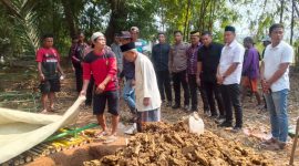 Suasana Proses pemakaman, Dok (Ist/Totalbanten.com)