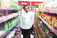 Gubernur Banten, Andra Soni saat meninjau Koperasi Desa Merah Putih. (Dok)