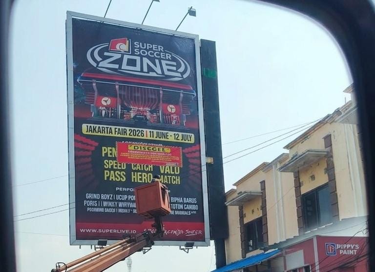 DPUPR Banten Segel Reklame Yang Berukuran Besar di Kota Serang, Dok :(Kos/Totalbanten.com)