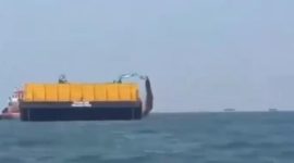 Potret Tongkang menbuang Material di laut perairan Bojonegara, Dok (Ist/Totalbanten.com)