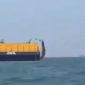 Potret Tongkang menbuang Material di laut perairan Bojonegara, Dok (Ist/Totalbanten.com)