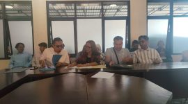 Warga menemui inspektorat membahas prilaku S, oknum ASN terlibat Konten Tak Senonoh, Jumat, (10/07/2026)